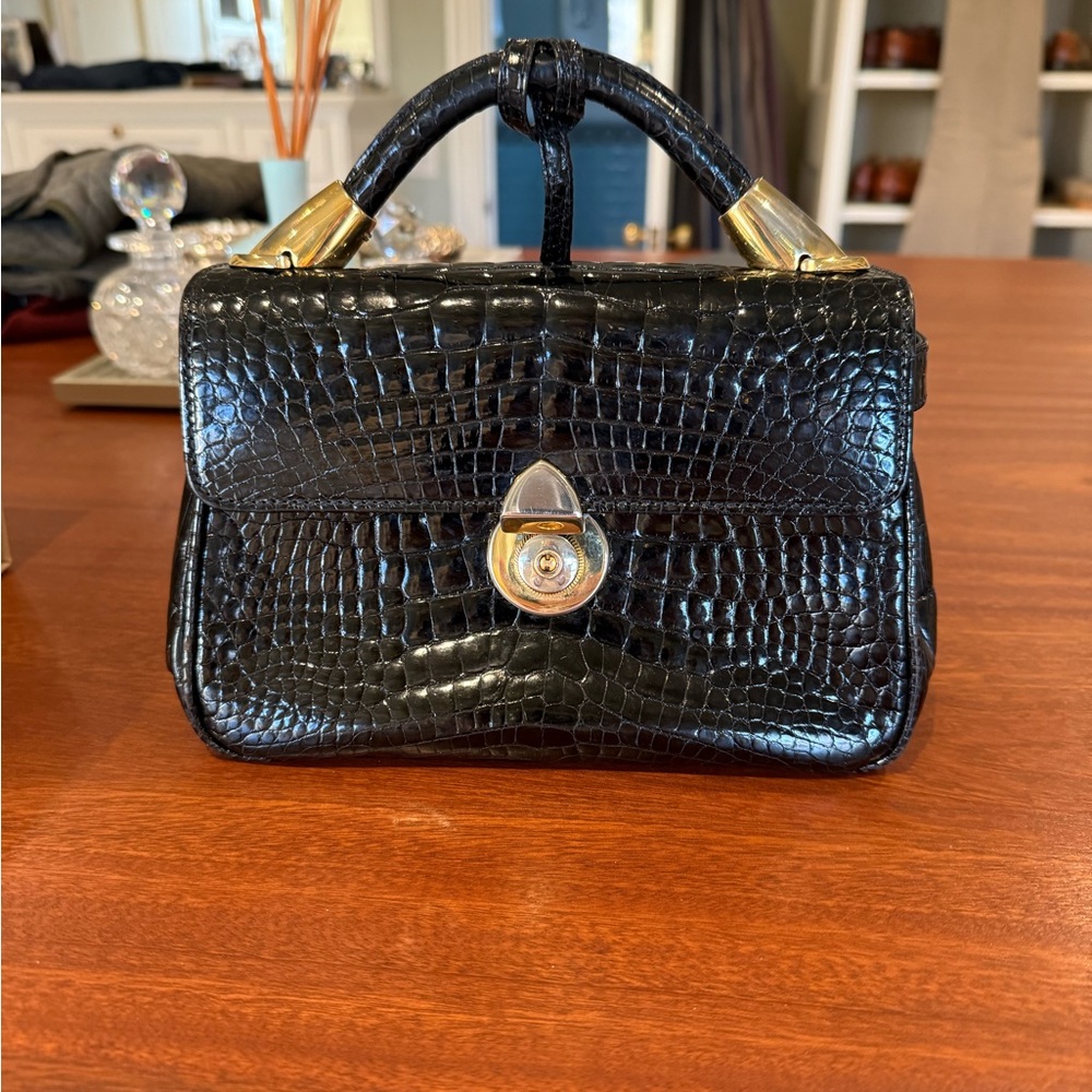 Chic Black Crocodile Pattern Handbag with Gold Accents